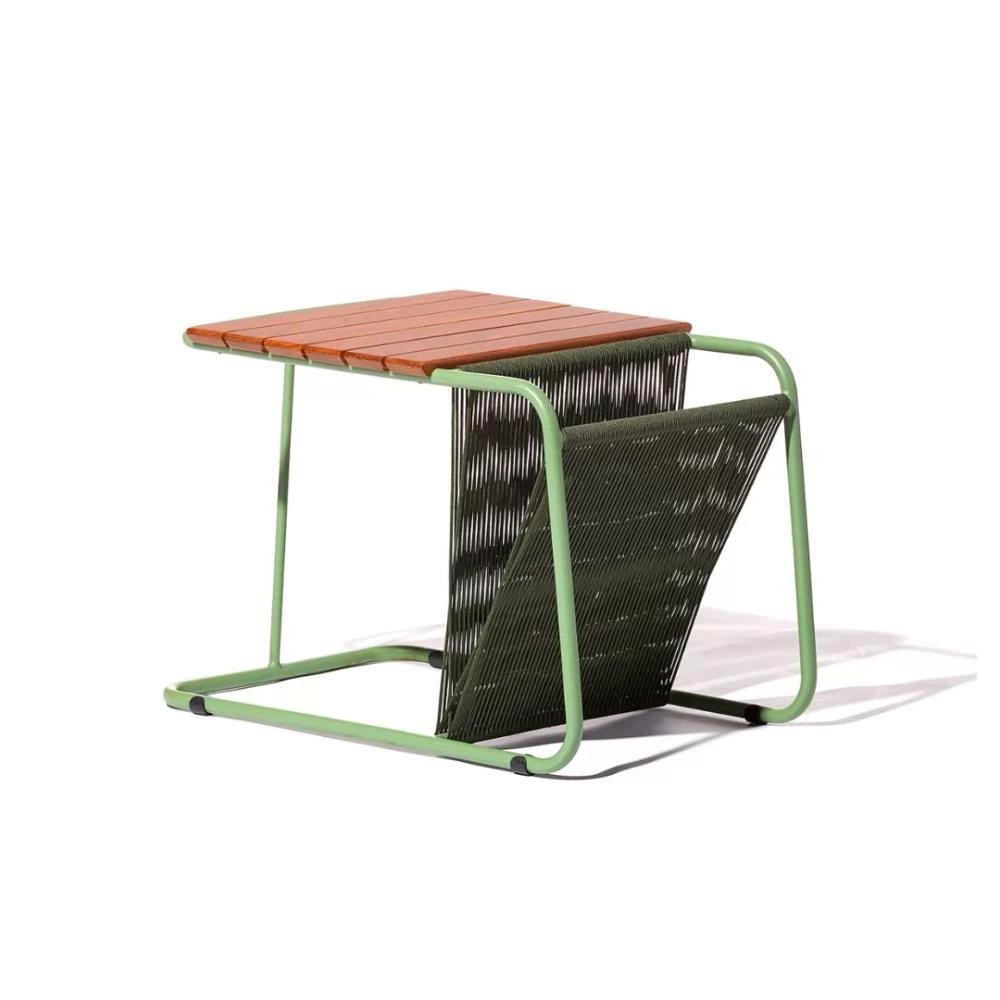 MESA LATERAL CONTORNO COM REVISTEIRO 