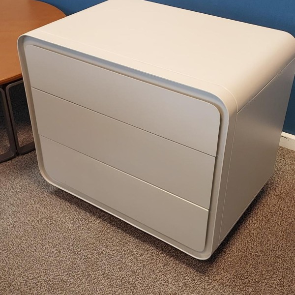 Mesa de cabeceira Montana