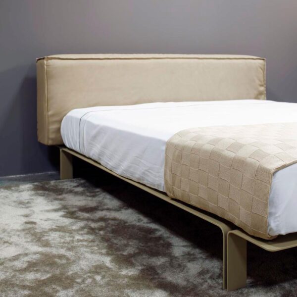 Cama Less