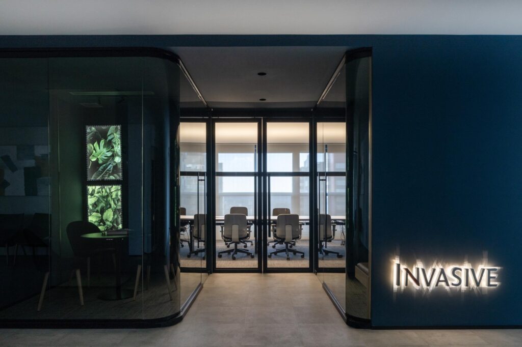 Invasive – Leonardo Muller
